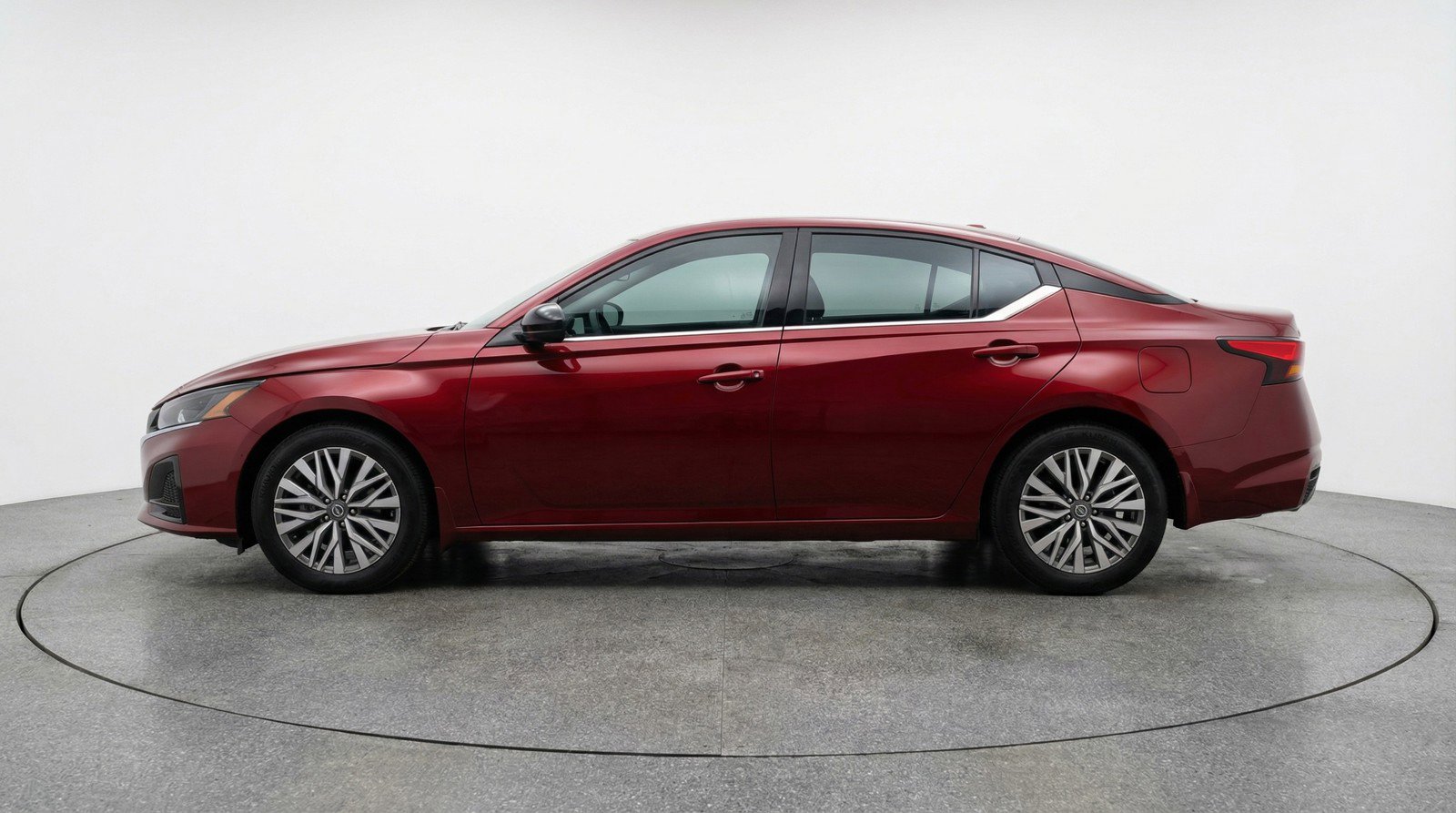 Used 2025 Nissan Altima 2.5 SV FWD image 5