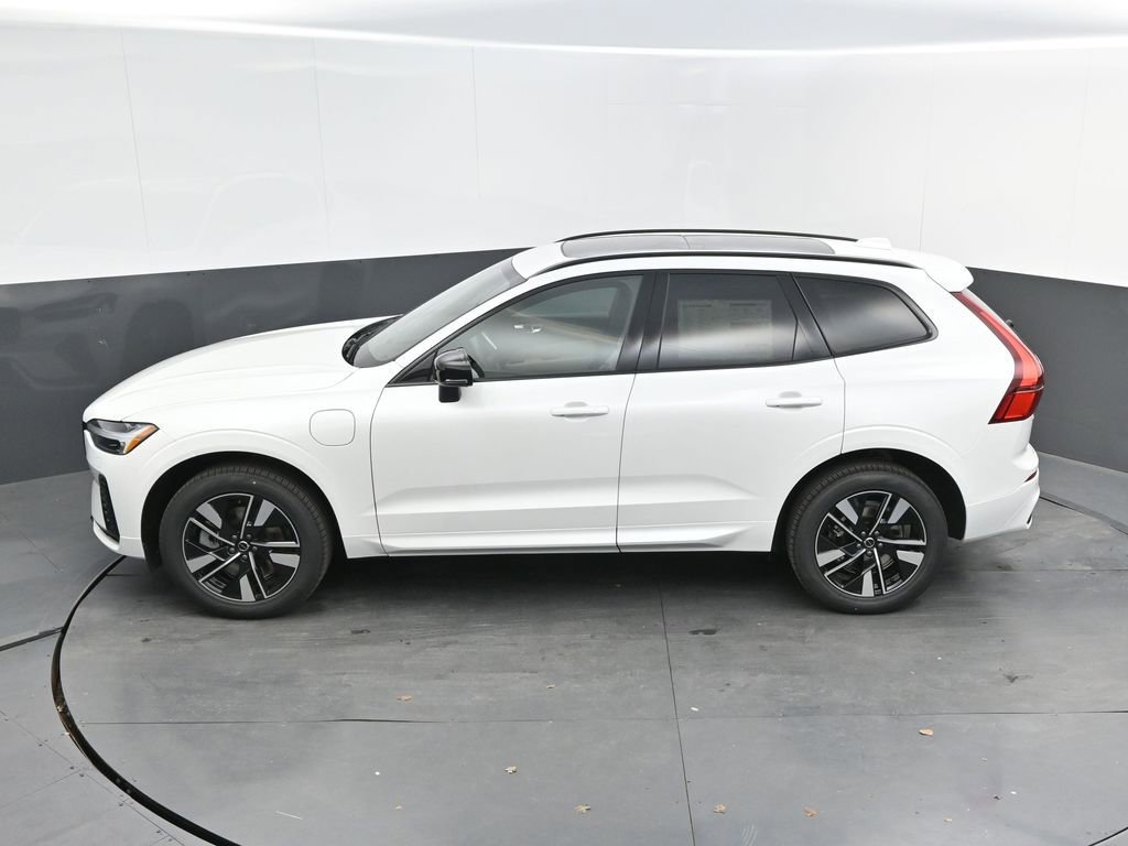 New 2026 Volvo XC60 T8 Core w/ Climate Package image 25