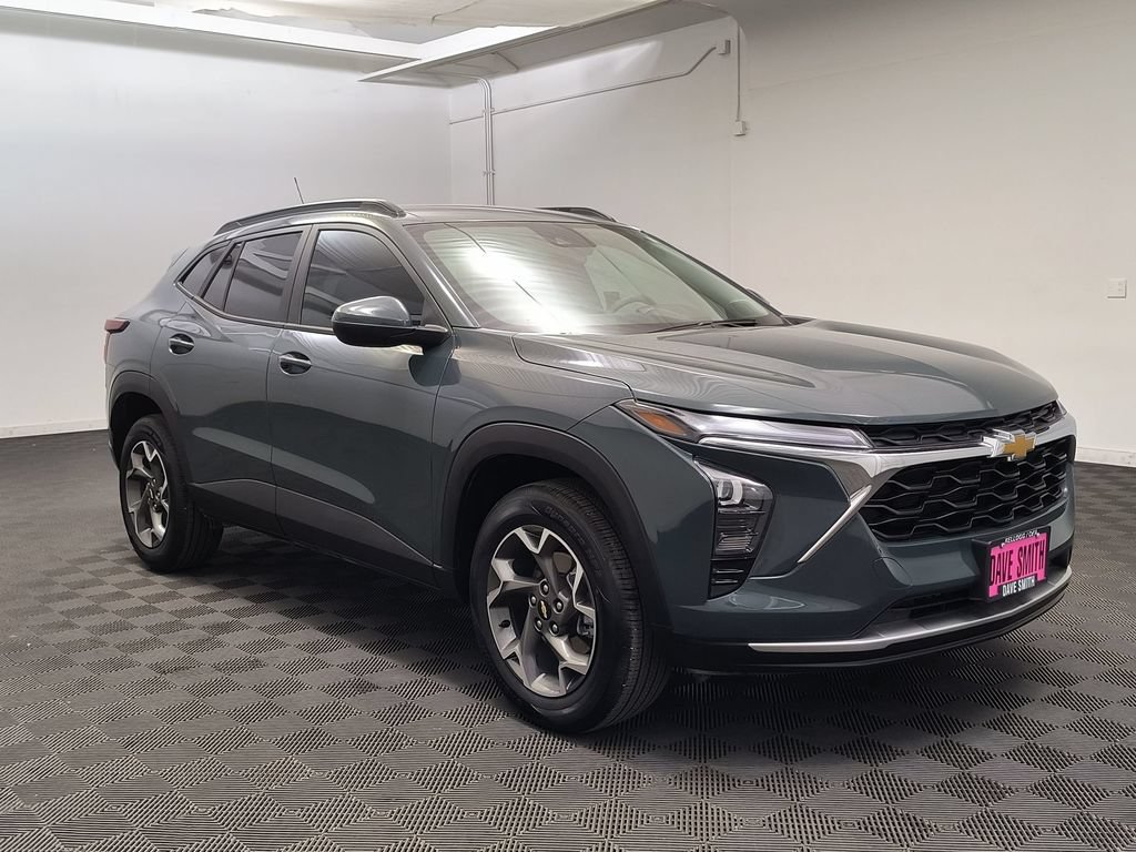 Used 2026 Chevrolet Trax LT FWD image 7