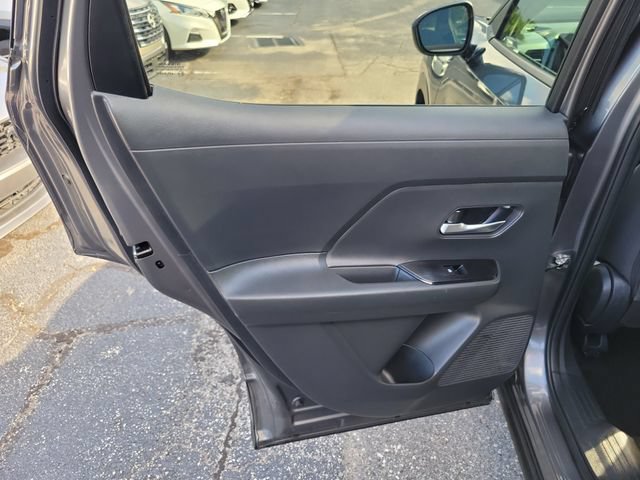 Used 2025 Nissan Kicks SV FWD image 12
