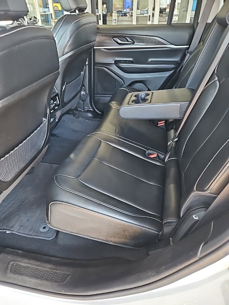 Used 2024 Jeep Grand Cherokee Limited image 23