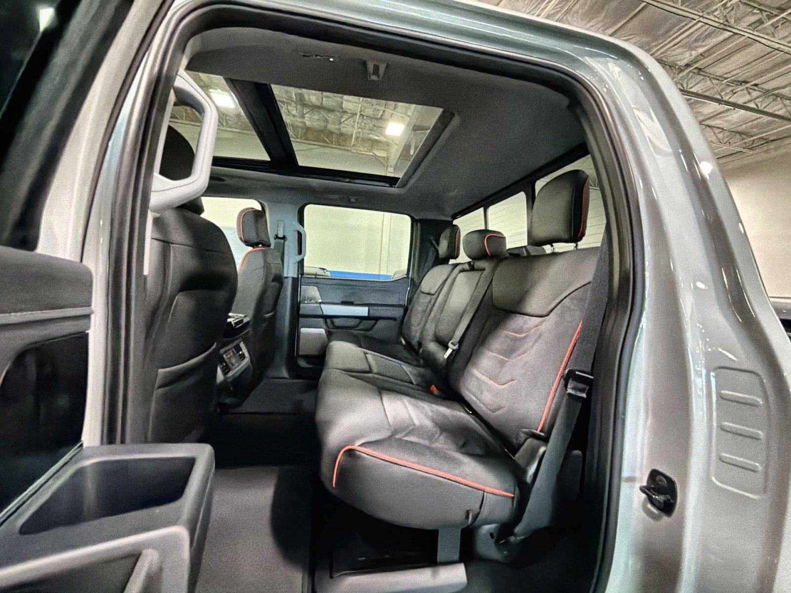 New 2026 Ford F250 Lariat w/ Black Appearance Package image 30