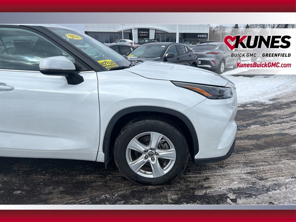 Used 2023 Toyota Highlander LE image 14