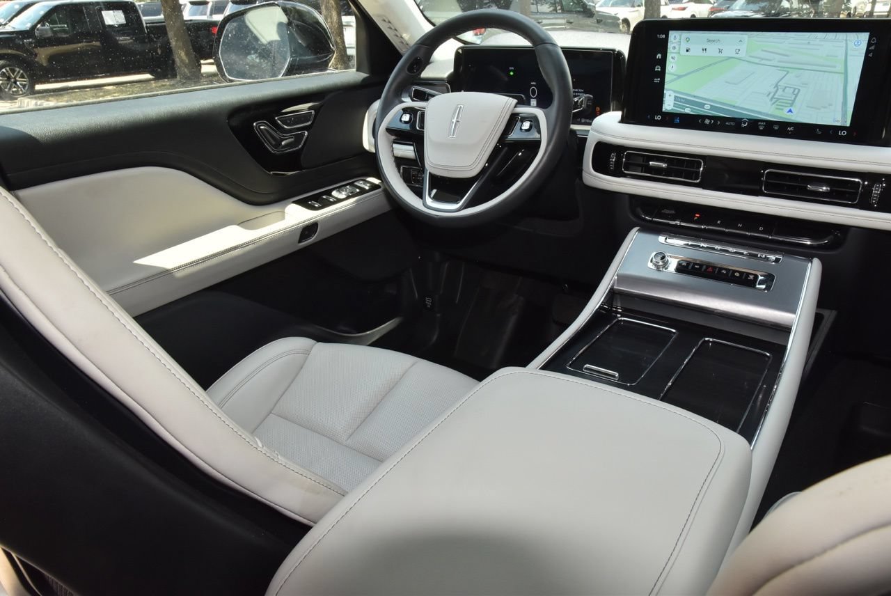 Certified 2026 Lincoln Aviator AWD image 16
