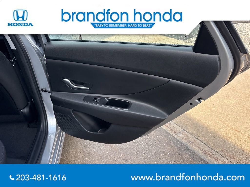 Used 2023 Hyundai Elantra SEL image 9