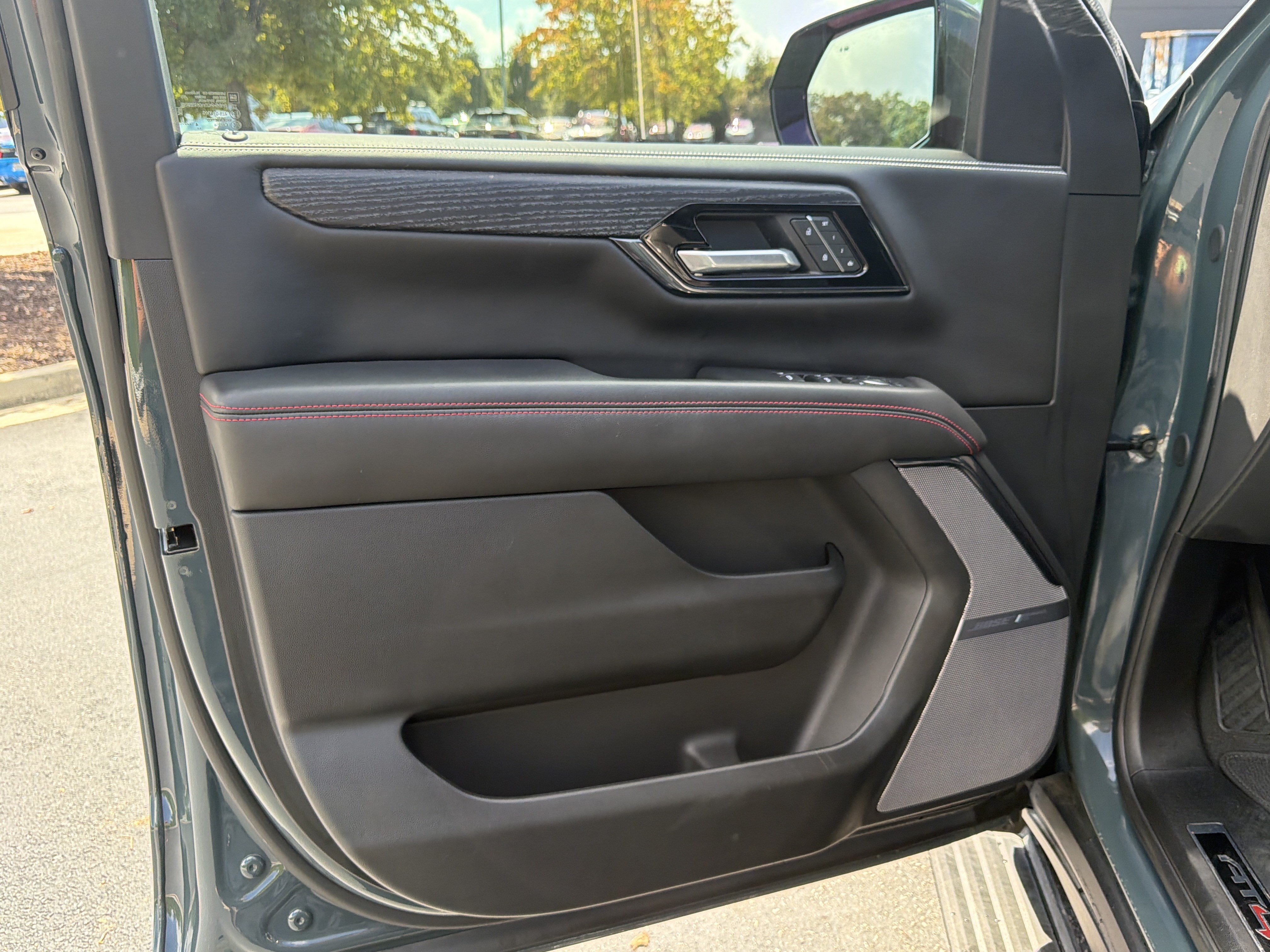 Used 2025 GMC Yukon AT4 Ultimate AWD/4WD image 17