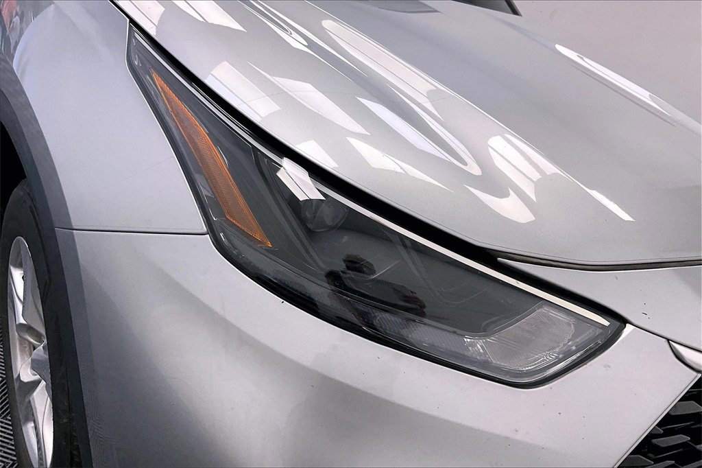 Used 2022 Toyota Highlander L image 19