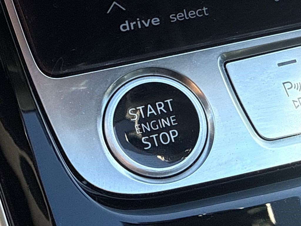 Used 2022 Audi A8 L 3.0T w/ Executive Package image 29