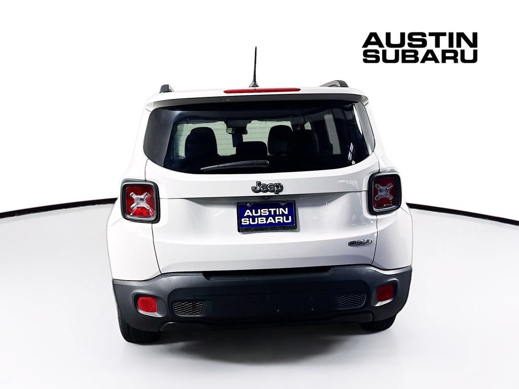 Used 2017 Jeep Renegade Latitude FWD image 6