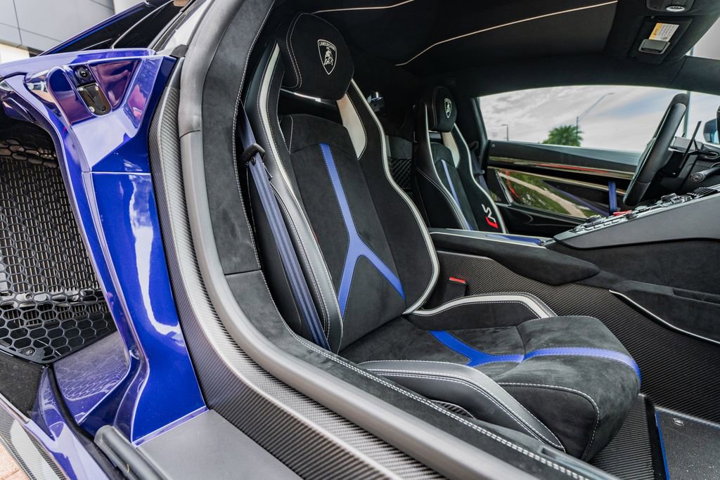 Used 2019 Lamborghini Aventador SVJ AWD/4WD image 38