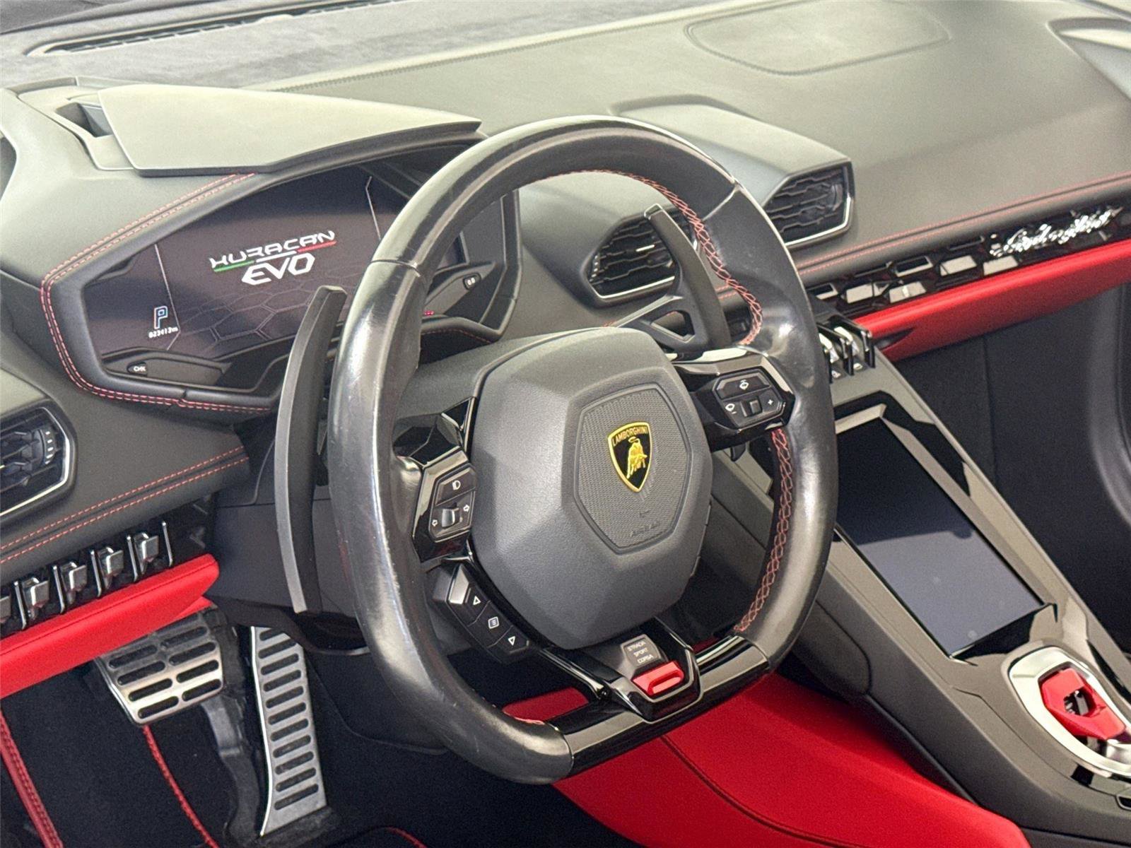 Used 2021 Lamborghini Huracan EVO image 16