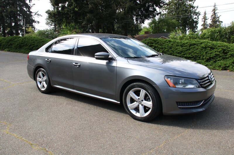 Used 2013 Volkswagen Passat 2.5 SE FWD image 2
