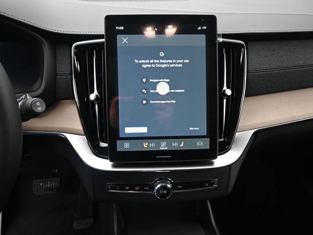 New 2026 Volvo XC90 B6 Plus w/ Protection Package Premier image 12