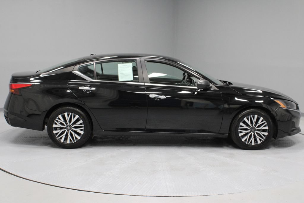 Certified 2024 Nissan Altima 2.5 SV FWD image 5