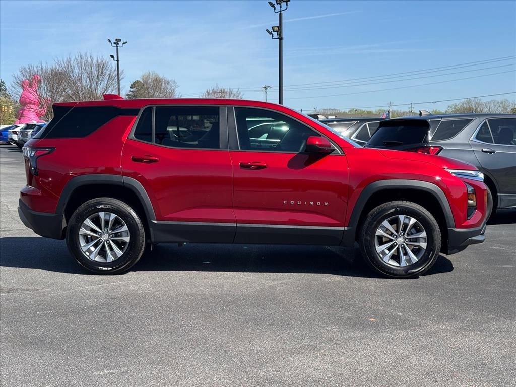 Used 2025 Chevrolet Equinox LT image 2