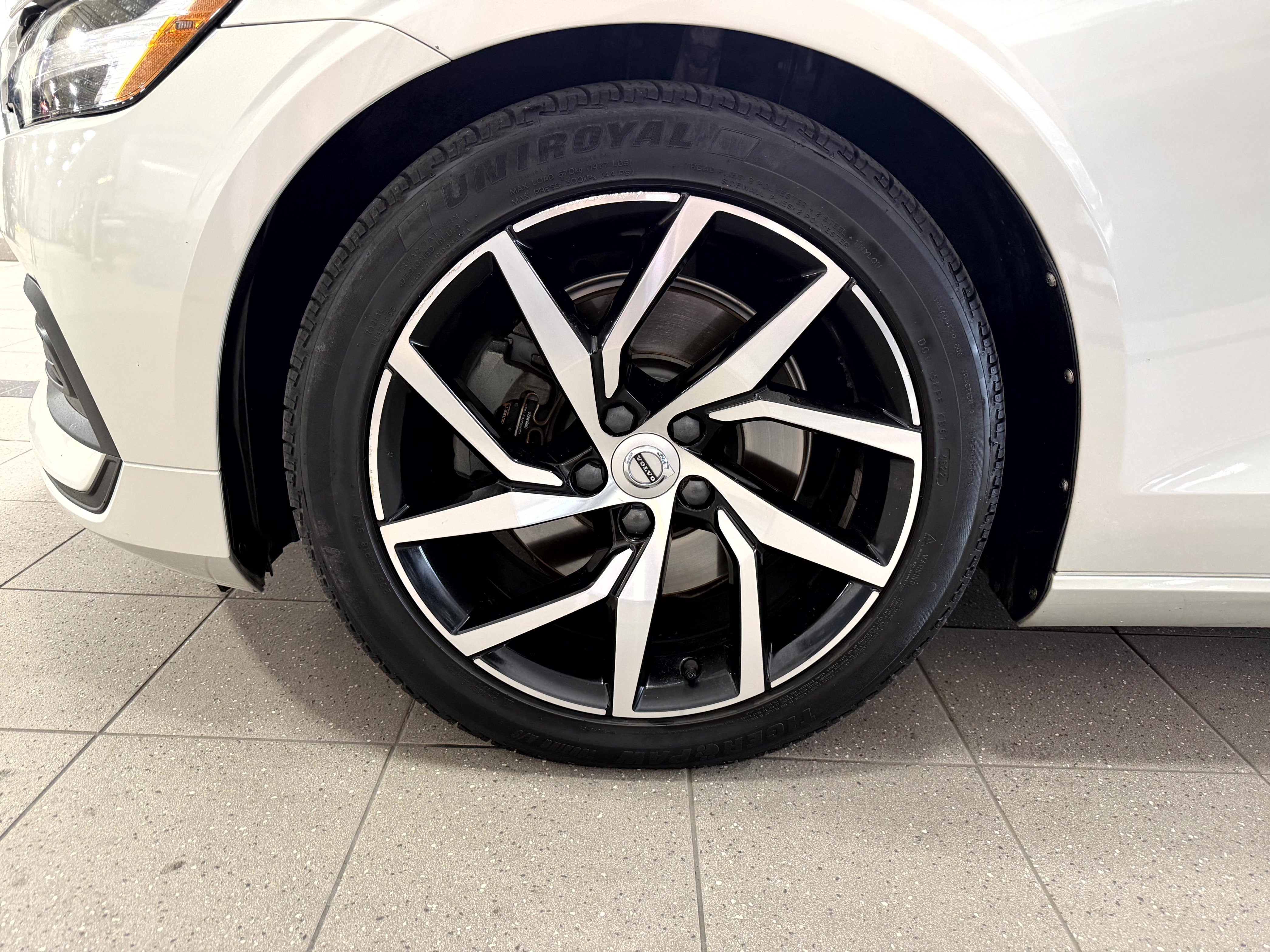 Used 2020 Volvo S60 T5 Momentum w/ Protection Package Premier FWD image 8