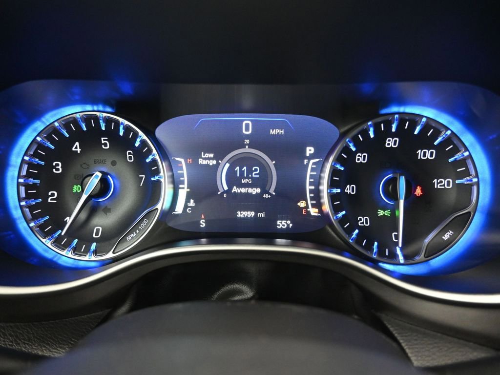 Used 2024 Chrysler Pacifica Touring-L image 20