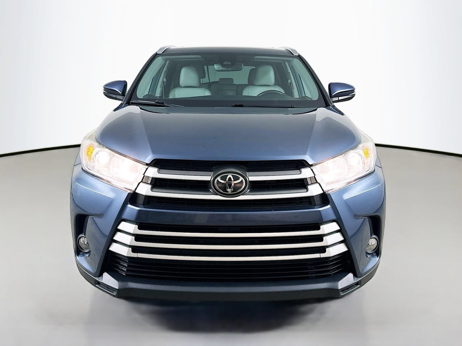 Used 2019 Toyota Highlander XLE AWD/4WD image 2