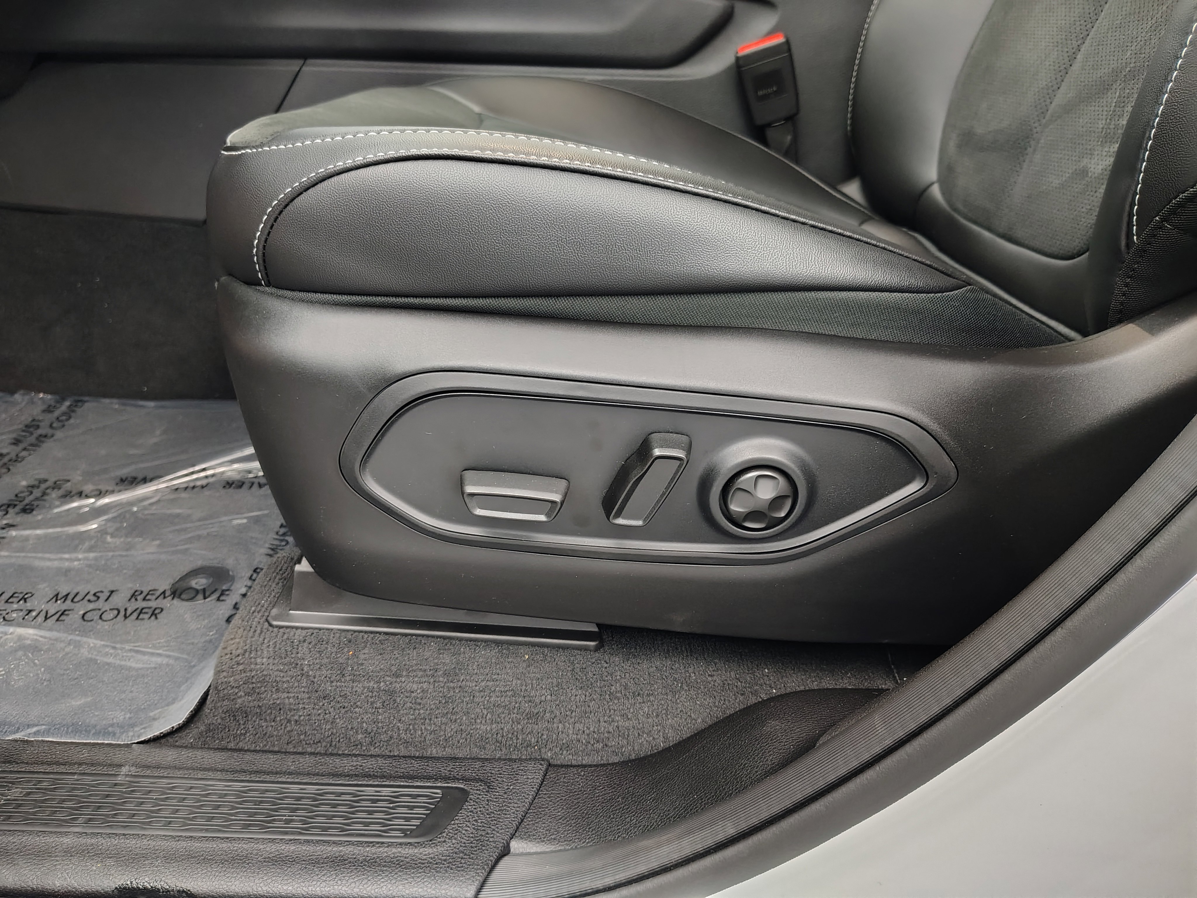 New 2025 Jeep Grand Cherokee Altitude image 19