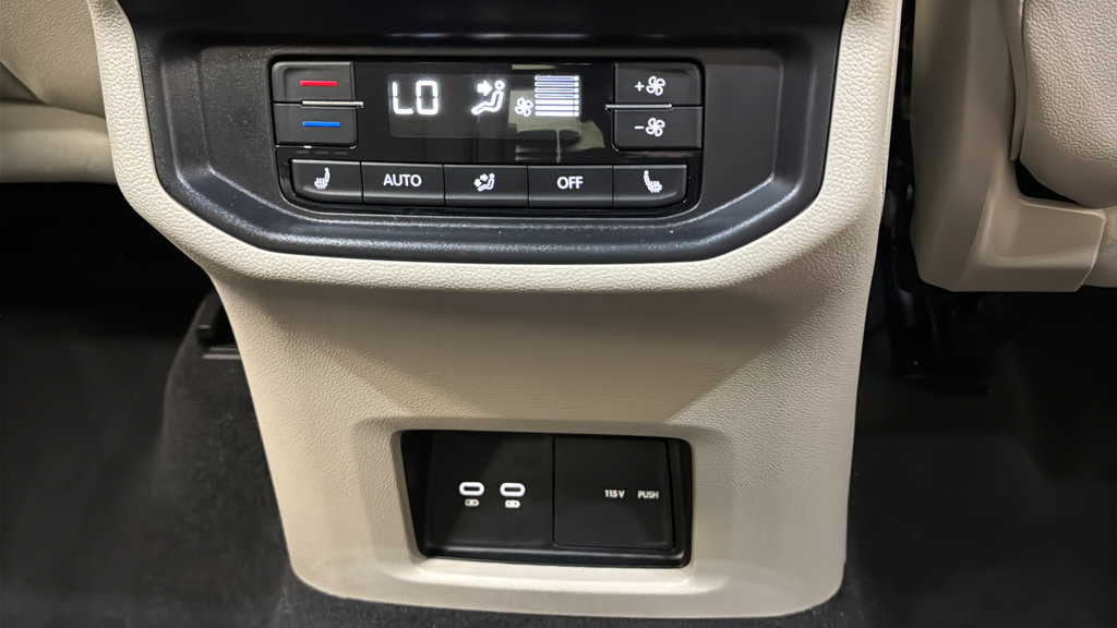 Used 2025 Volkswagen Atlas SEL AWD/4WD image 37