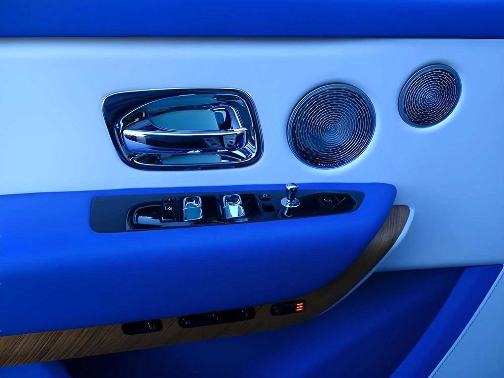 Certified 2022 Rolls-Royce Cullinan w/ Cullinan Package image 16