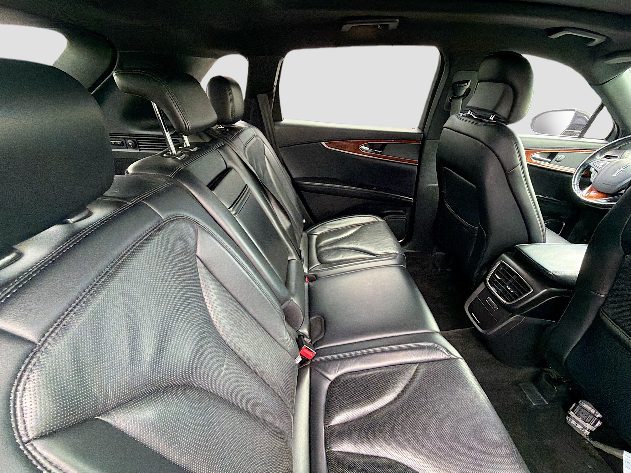 Used 2018 Lincoln MKX Reserve w/ Driver Assistance Package FWD image 28