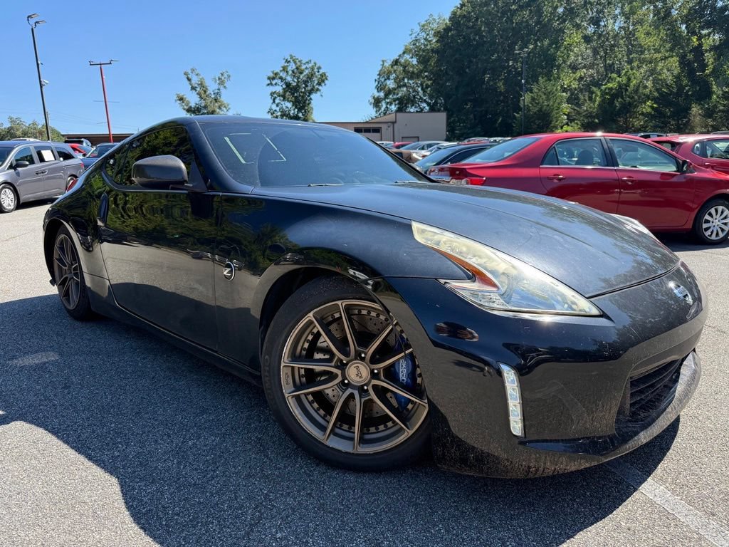 Used 2016 Nissan 370Z Coupe RWD image 2