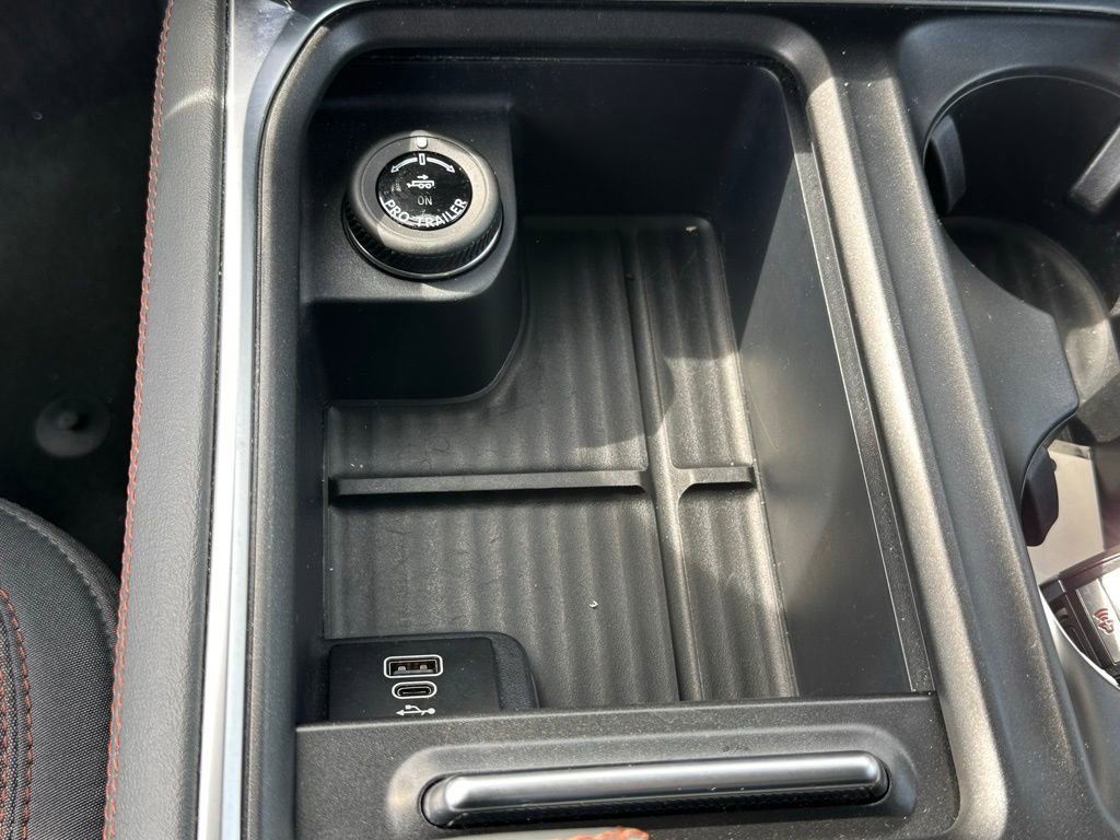 Used 2025 Ford Expedition Active image 30