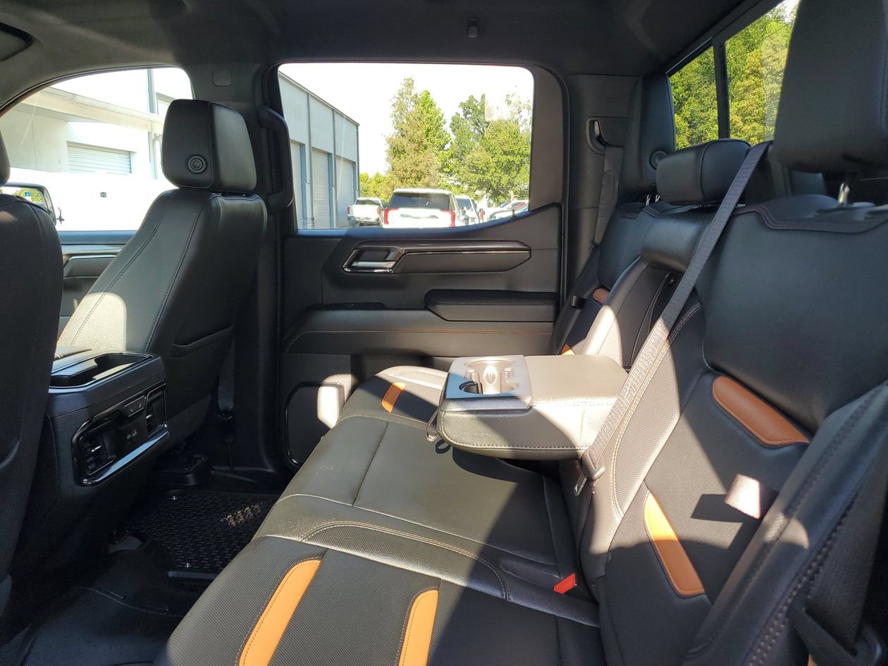 Used 2023 GMC Sierra 1500 AT4 w/ AT4 Premium Package AWD/4WD image 11