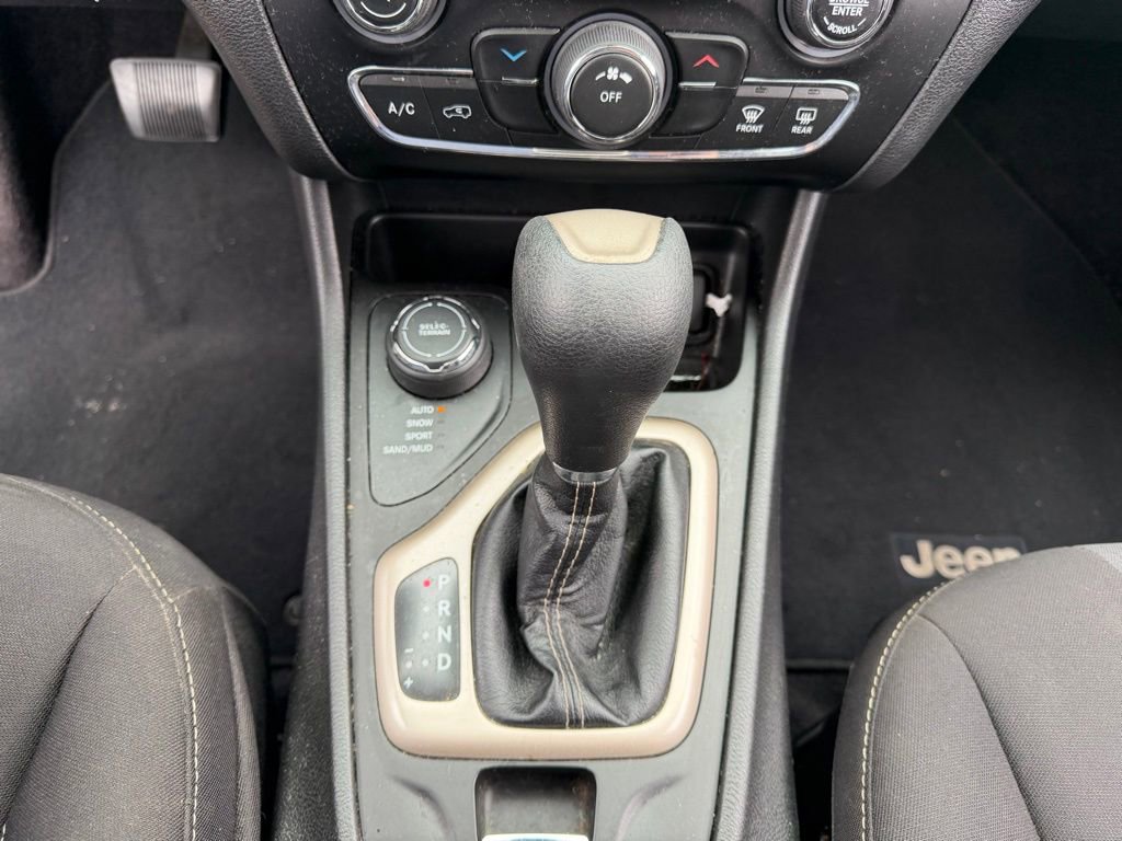 Used 2017 Jeep Cherokee Latitude w/ Trailer Tow Group image 29