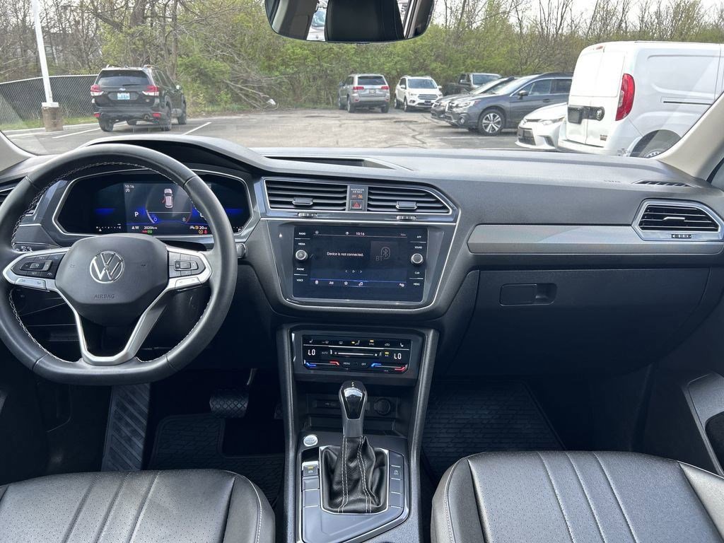 Certified 2023 Volkswagen Tiguan SE w/ Panoramic Sunroof Package FWD image 11