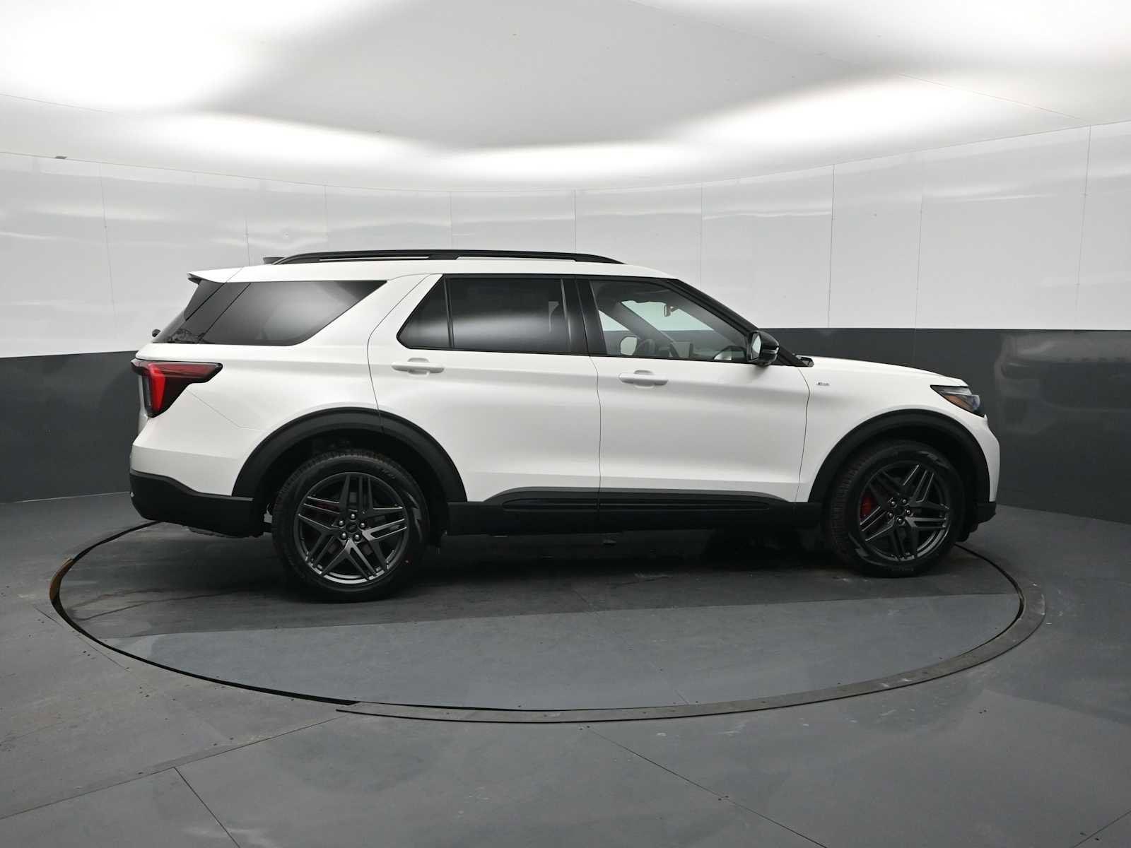New 2026 Ford Explorer ST-Line w/ ST-Line Street Pack image 8