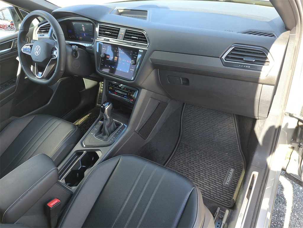 Used 2022 Volkswagen Tiguan SE R-Line image 23