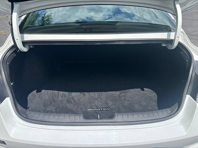 Used 2023 Hyundai Elantra SEL w/ Convenience Package FWD image 10