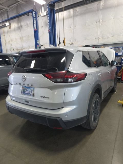 Used 2024 Nissan Rogue SV AWD/4WD image 6