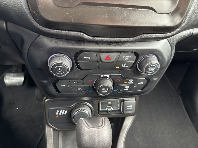 Used 2021 Jeep Renegade Latitude AWD/4WD image 22