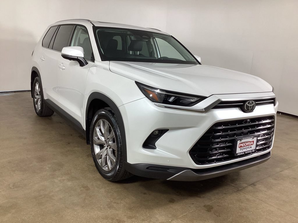 Used 2024 Toyota Grand Highlander AWD image 3