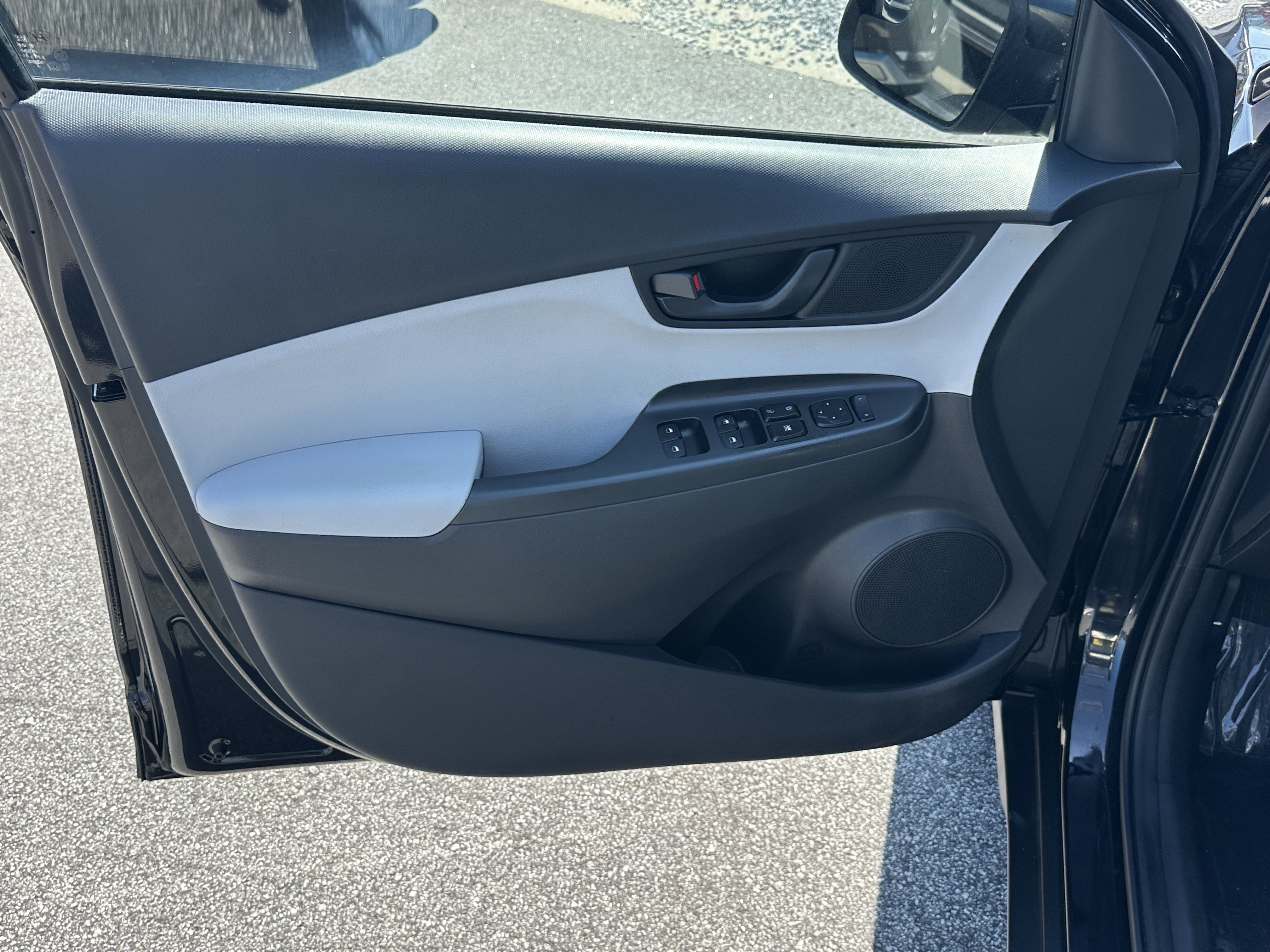 Used 2022 Hyundai Kona SE w/ Cargo Package FWD image 10