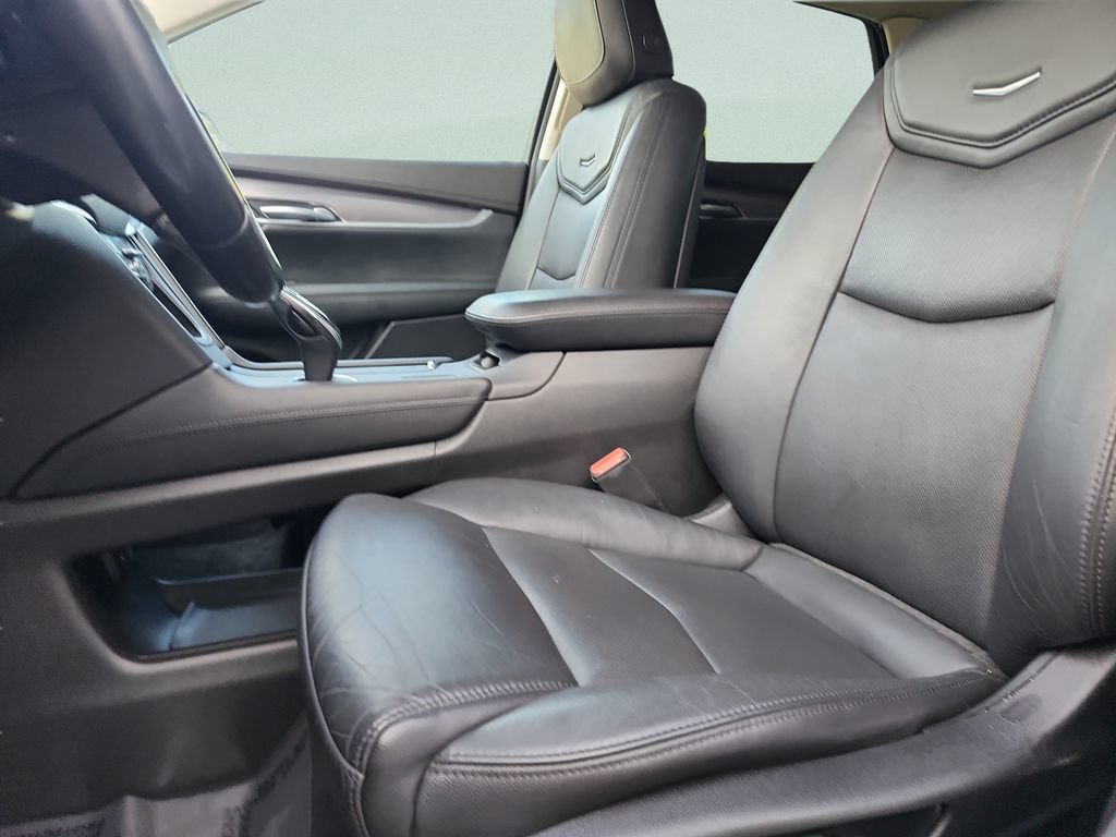 Used 2019 Cadillac XT5 Luxury w/ LPO, Black Ice Package AWD/4WD image 21
