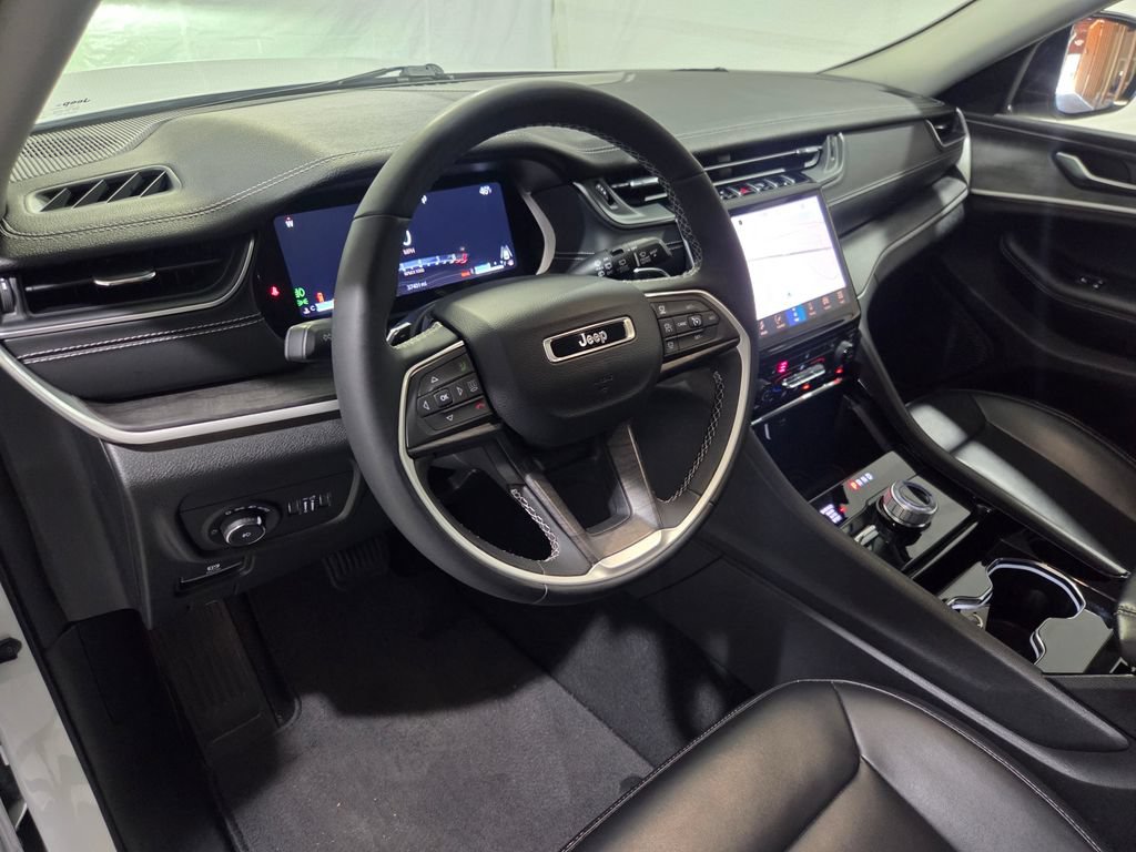 Used 2023 Jeep Grand Cherokee L Limited AWD/4WD image 6