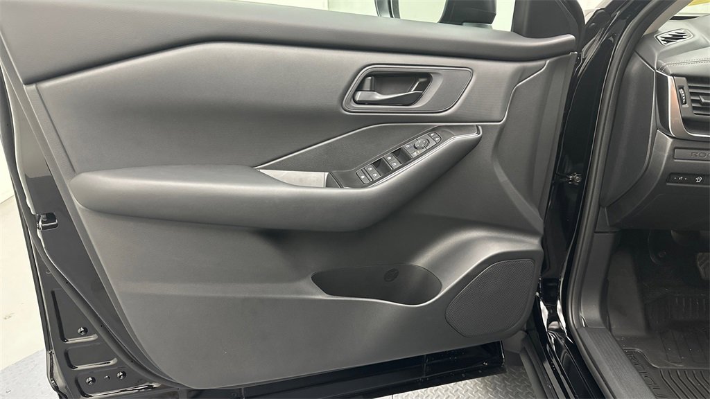 New 2026 Nissan Rogue S image 15