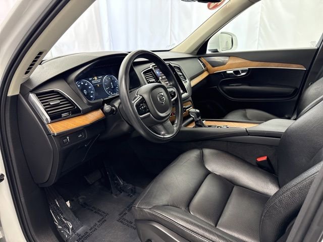Used 2022 Volvo XC90 T6 Momentum w/ Advanced Package image 14