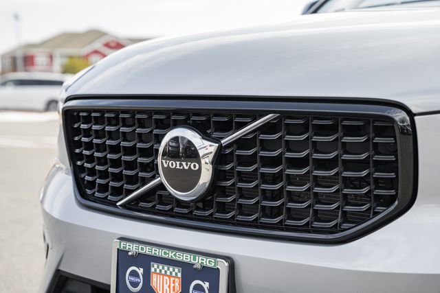Used 2023 Volvo XC40 B5 Plus w/ Climate Package image 12