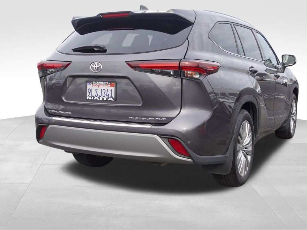Used 2024 Toyota Highlander Platinum image 3