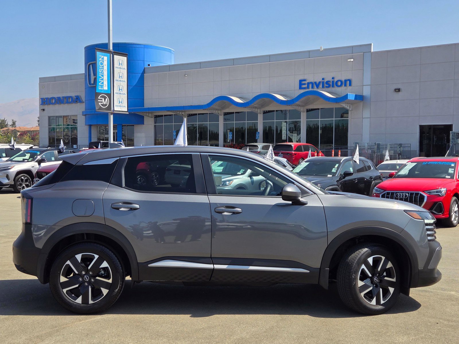 Used 2025 Nissan Kicks SV AWD/4WD image 8