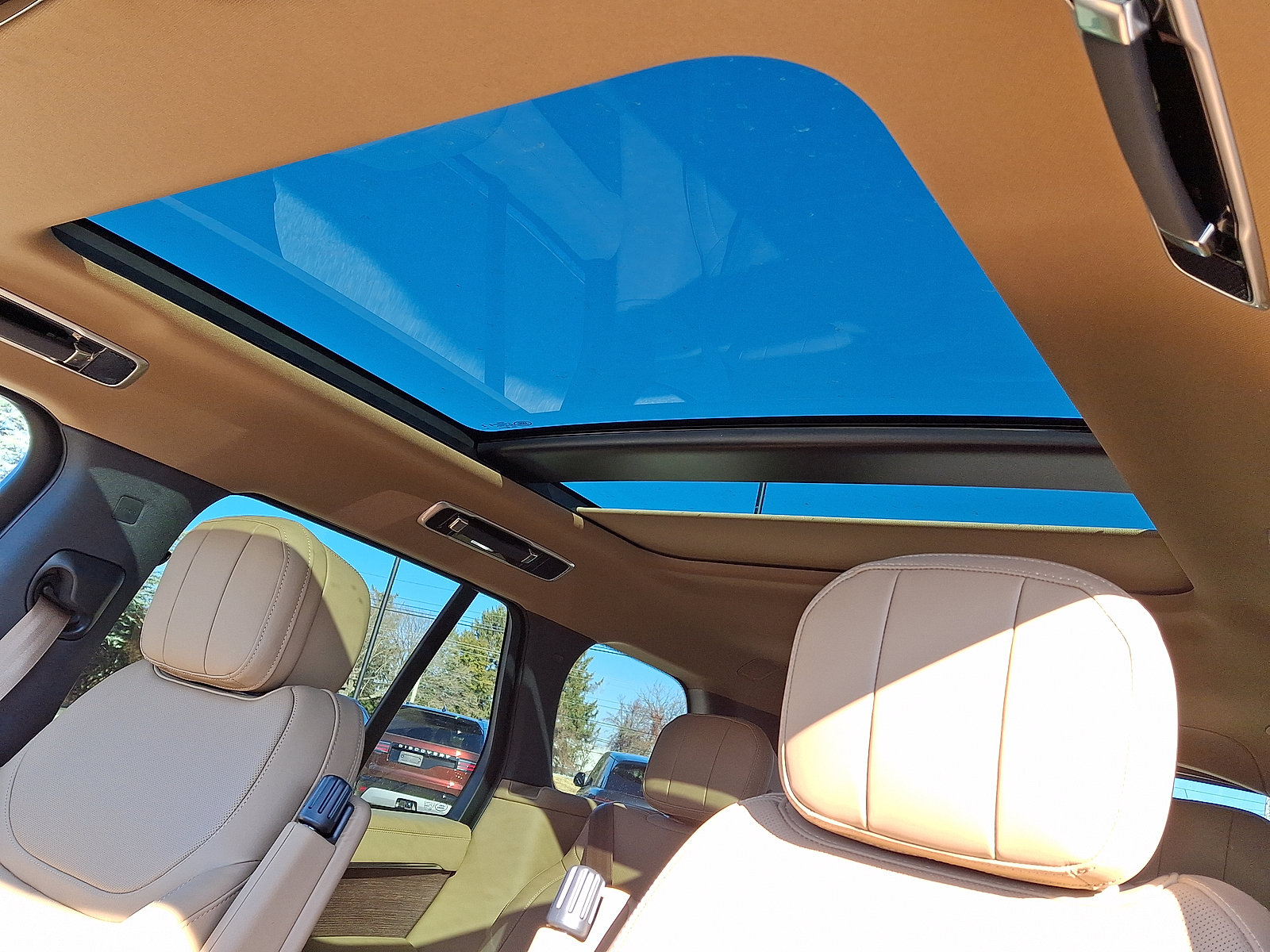 New 2026 Land Rover Range Rover SE image 11