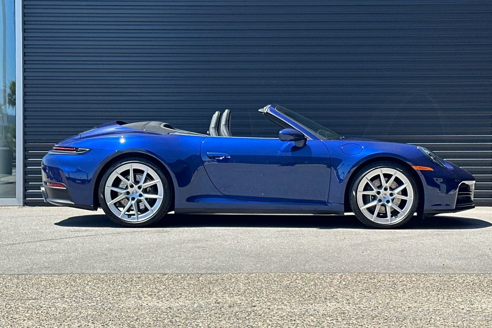 Used 2025 Porsche 911 Carrera RWD image 9