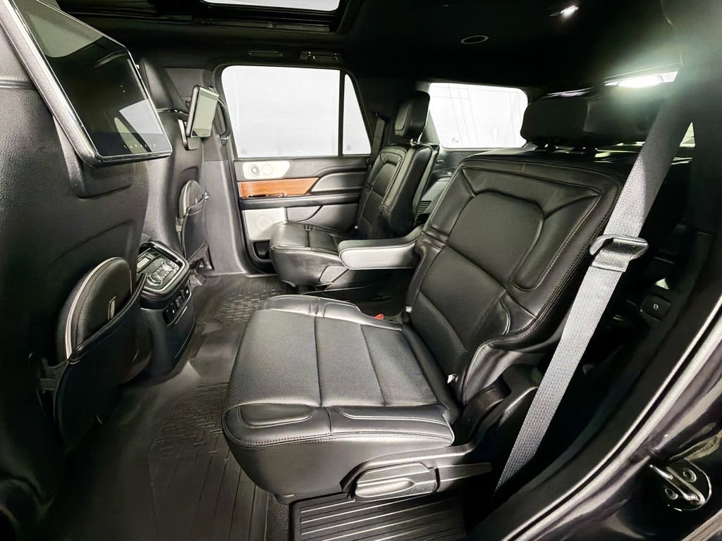 Used 2019 Lincoln Navigator Reserve AWD/4WD image 25