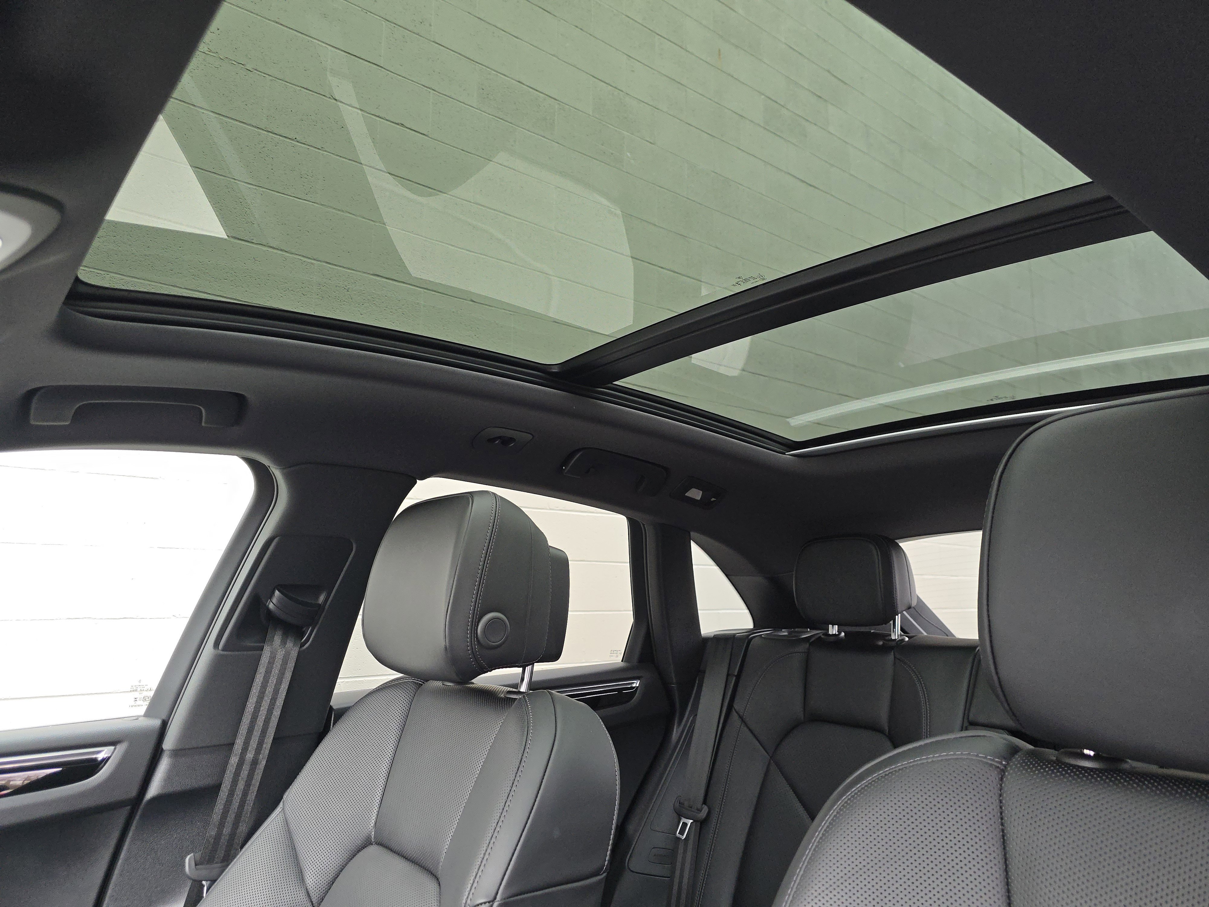 Certified 2025 Porsche Macan AWD/4WD image 13