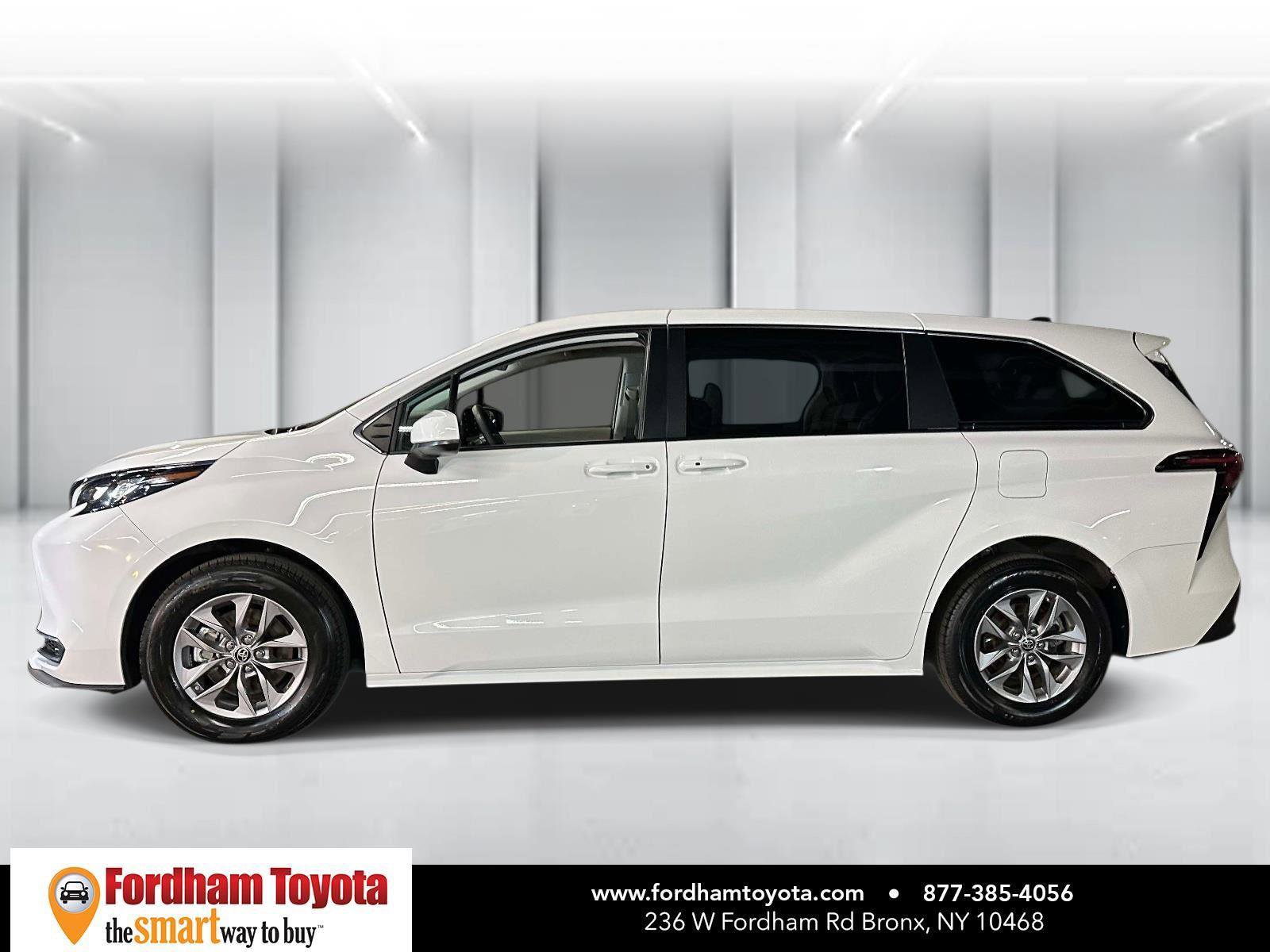 Used 2024 Toyota Sienna LE image 7
